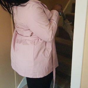 💜Beautiful light pink trench coat